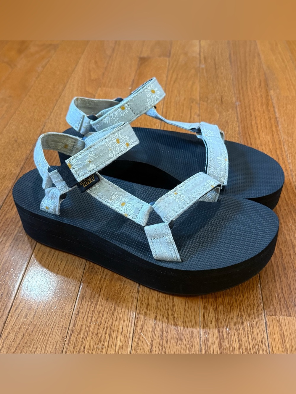 Teva Women’s 9 Flatform Universal Gloriosa Daisy Flower Platform Sandals 1125203